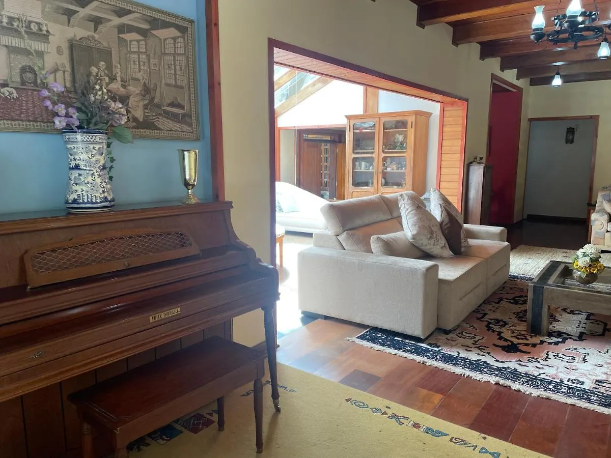 ホームステイ Suites Monte Belo Campos do Jordão