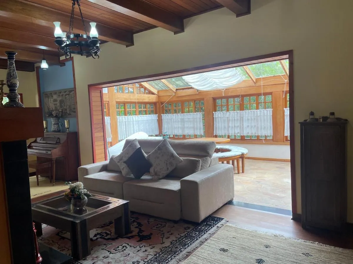 Suites Monte Belo Campos do Jordão ホームステイ