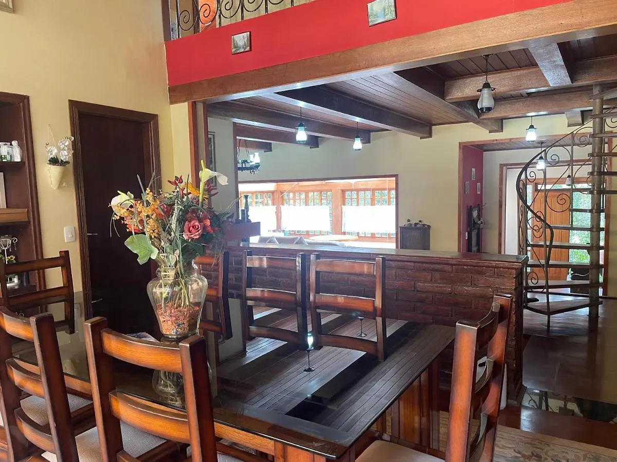 Suites Monte Belo Campos do Jordão ホームステイ