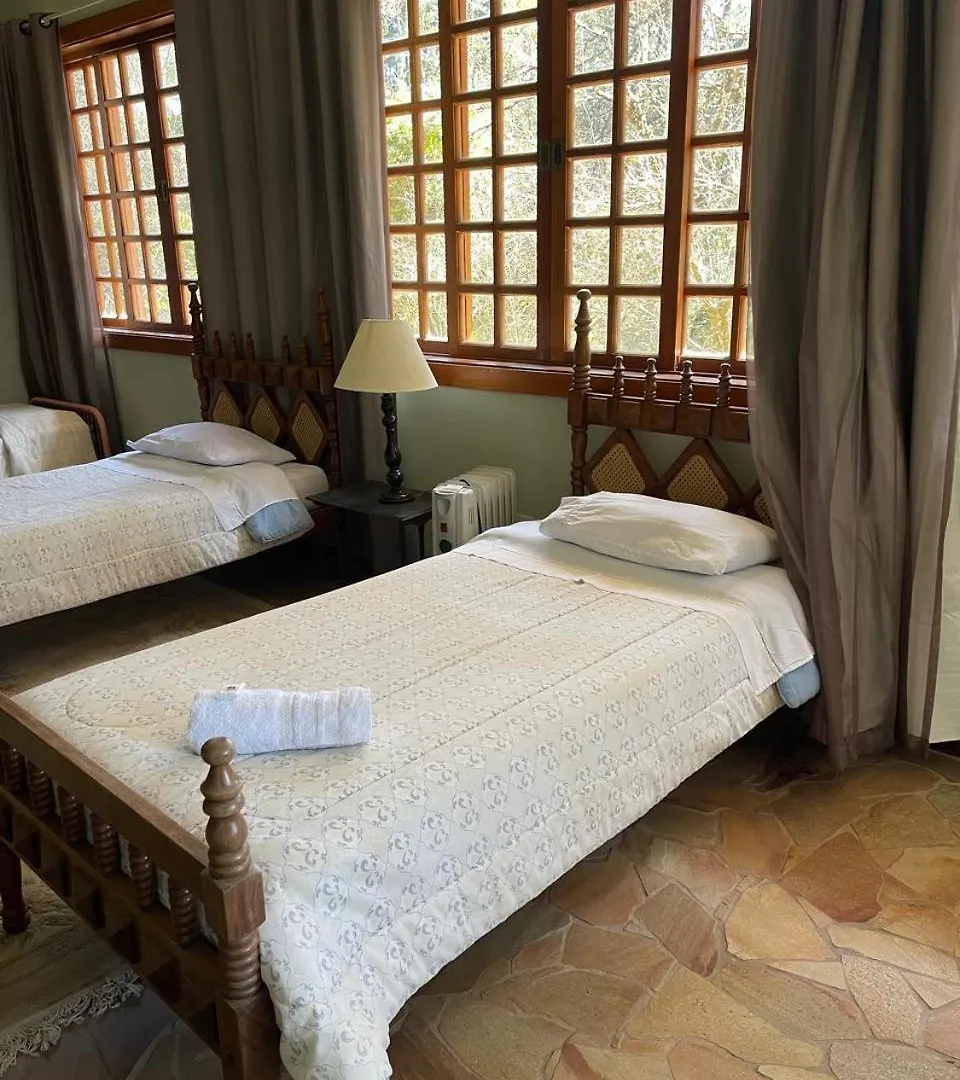 Suites Monte Belo Campos do Jordão ホームステイ